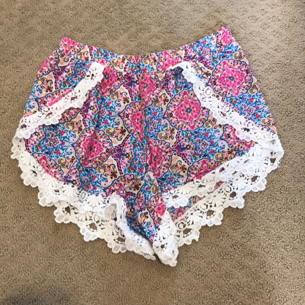 LF Flowy Shorts With Lace Detailing